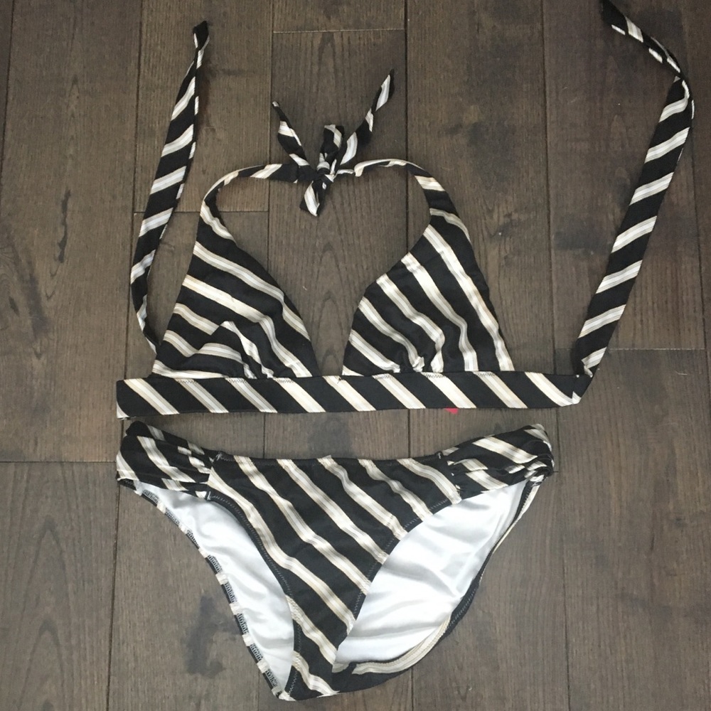 Victoria’s Secret bikini